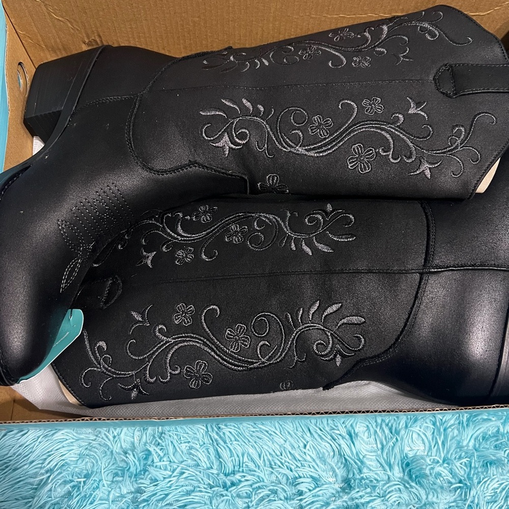 Vepose Teal Shoe Box with White Logo